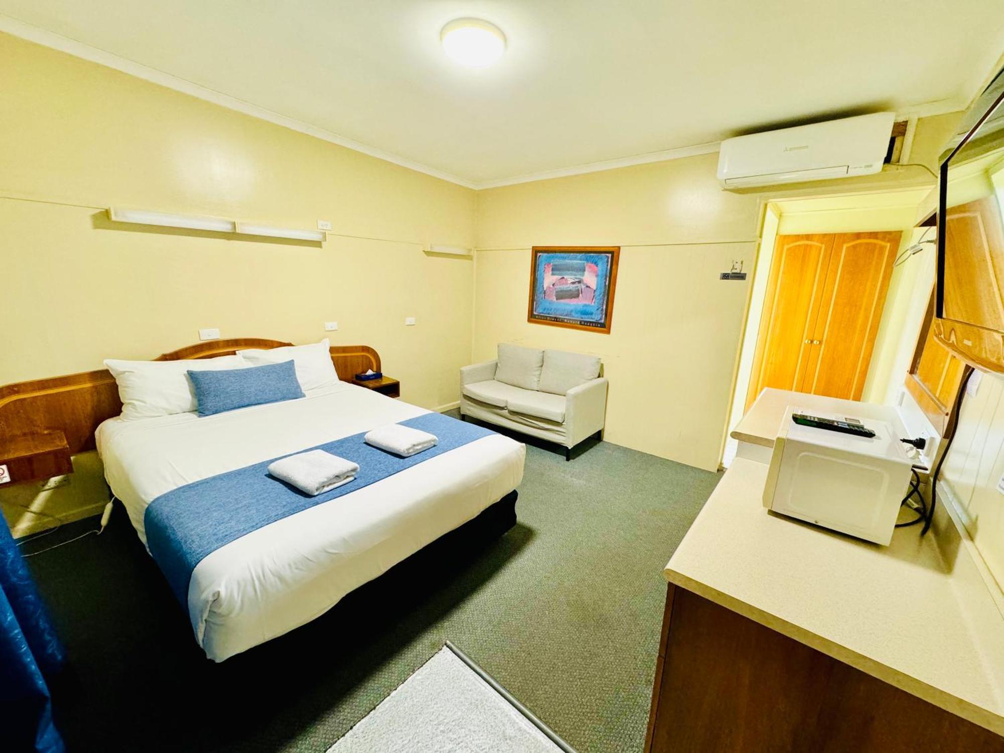 Ardeanal Motel West Wyalong Exterior foto